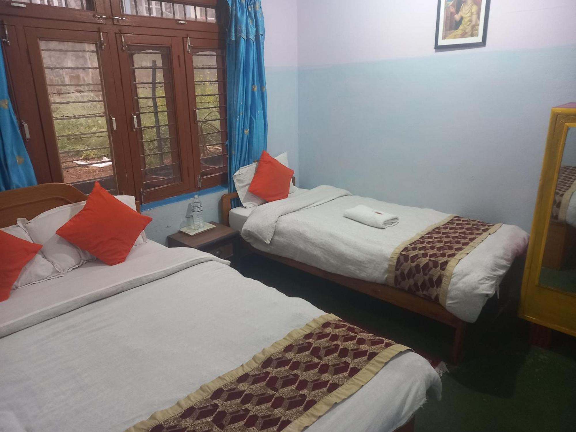 Galaxy Inn Guest House Pokhara Exterior foto